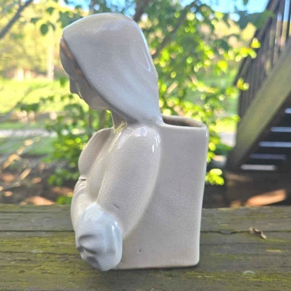 Vintage Madonna Virgin Mary Ceramic Wall Pocket Planter Gold Trim White‎ 6.5